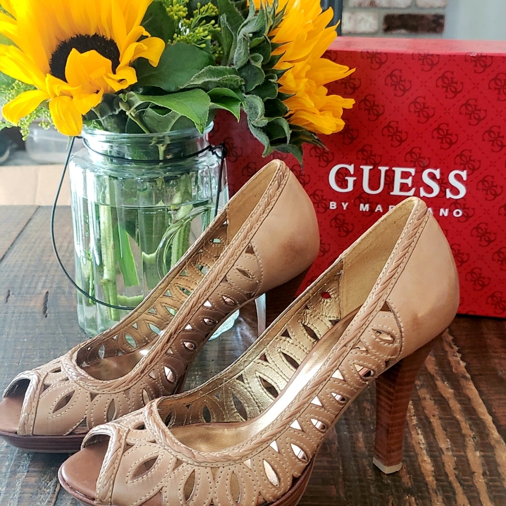 COPY - NEW! Guess Leather Pumps